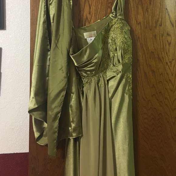 Green Bombshell - Picture 3 of 3