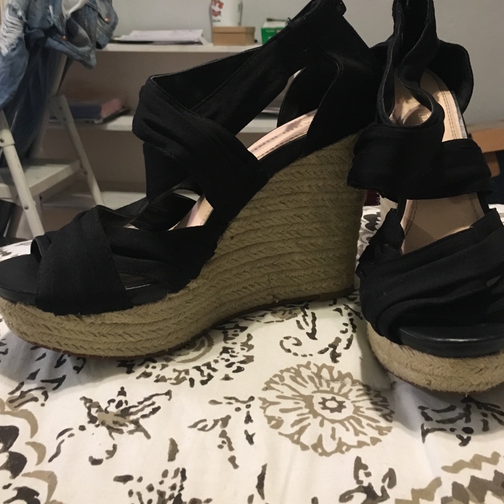Gianni Bini wedges. 🎀