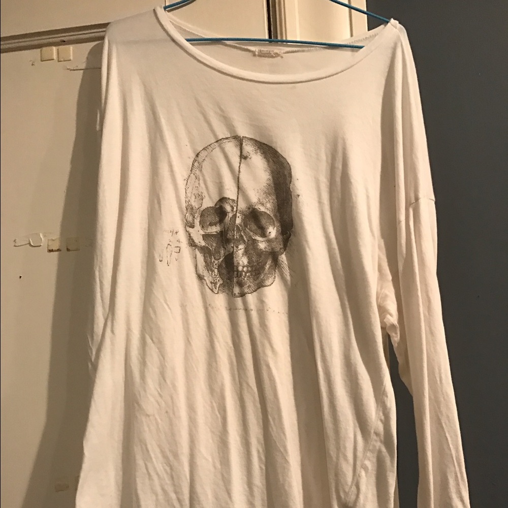 Brandy Melville- Skull Tee