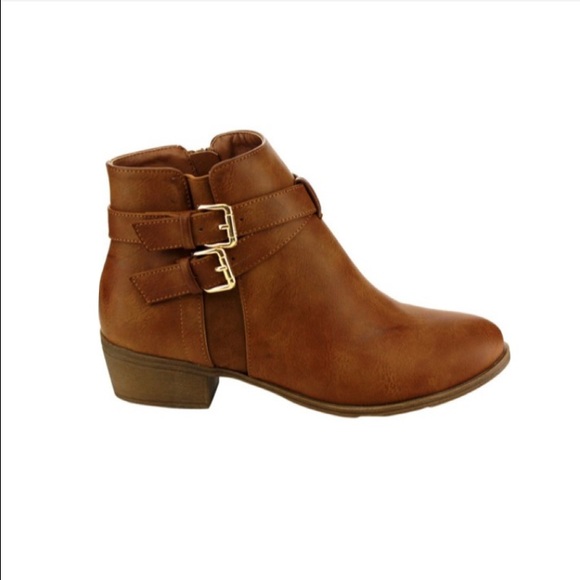 Shoes - Tan buckle booties
