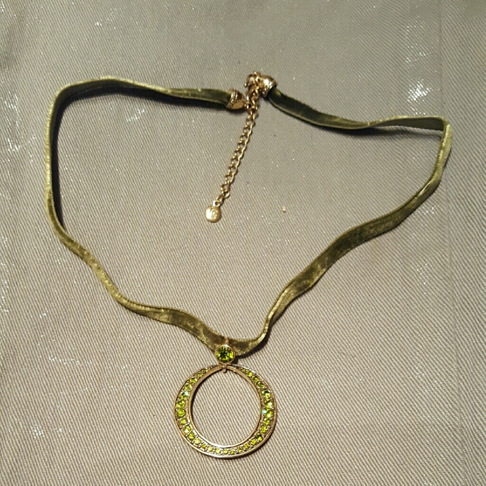 VTG Liz Claiborne Green Velvet Choker Necklace