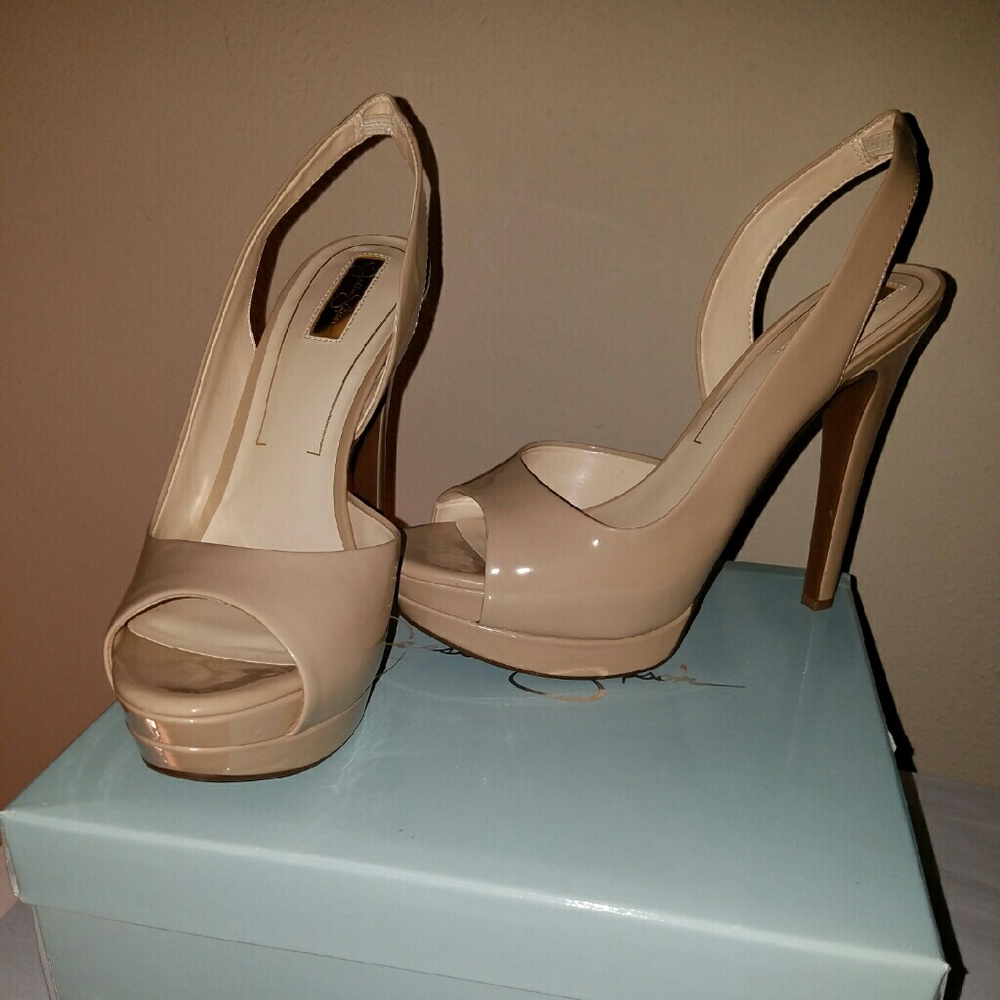 NWOT  Jessica Simpson platform pumps