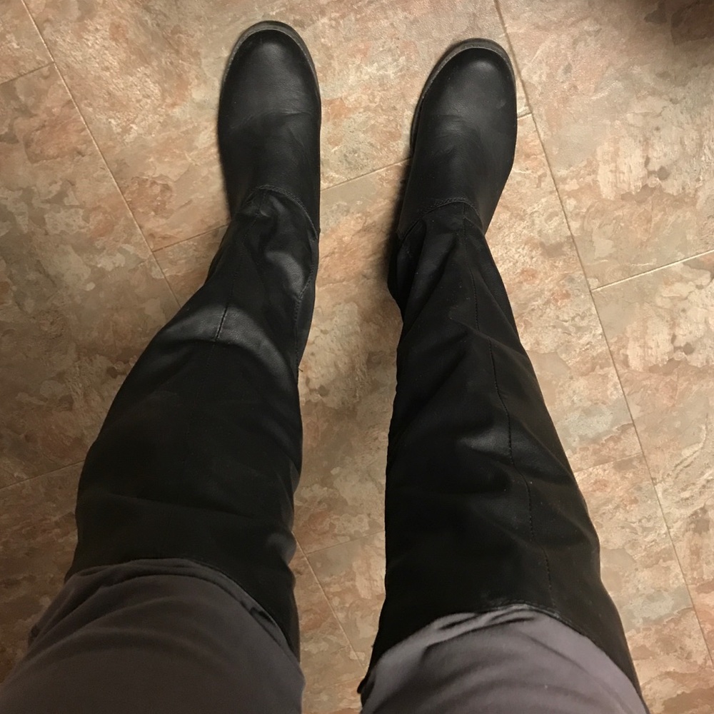 Basic knee boot. Gently worn