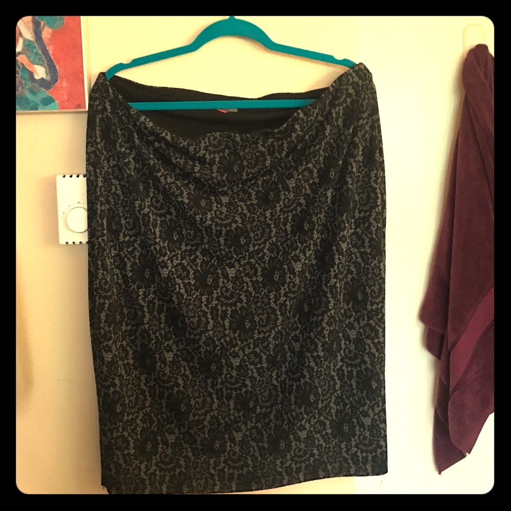 Vince Camuto Lace Print Jersey skirt 1X