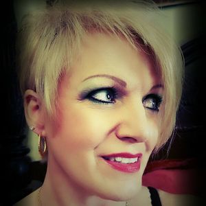 Meet your Posher, Dee