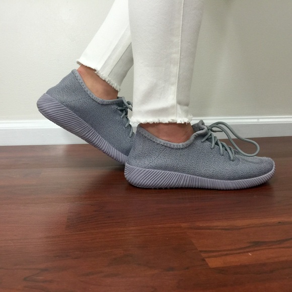 Gray knit tennis shoes - Picture 2 of 4