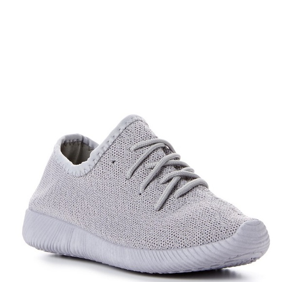 Gray knit tennis shoes - Picture 3 of 4