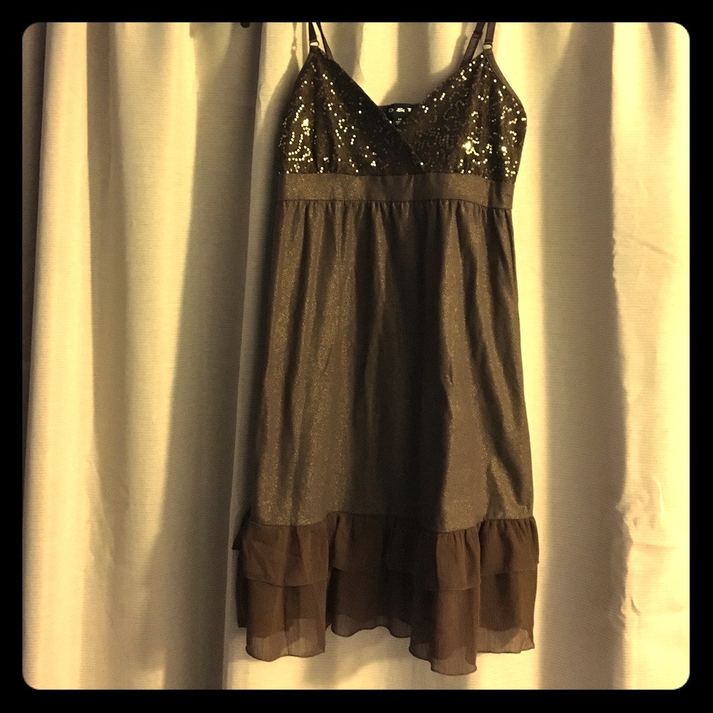 MAKE AN OFFER‼️D & T Sequin Summer Cocktail DressM
