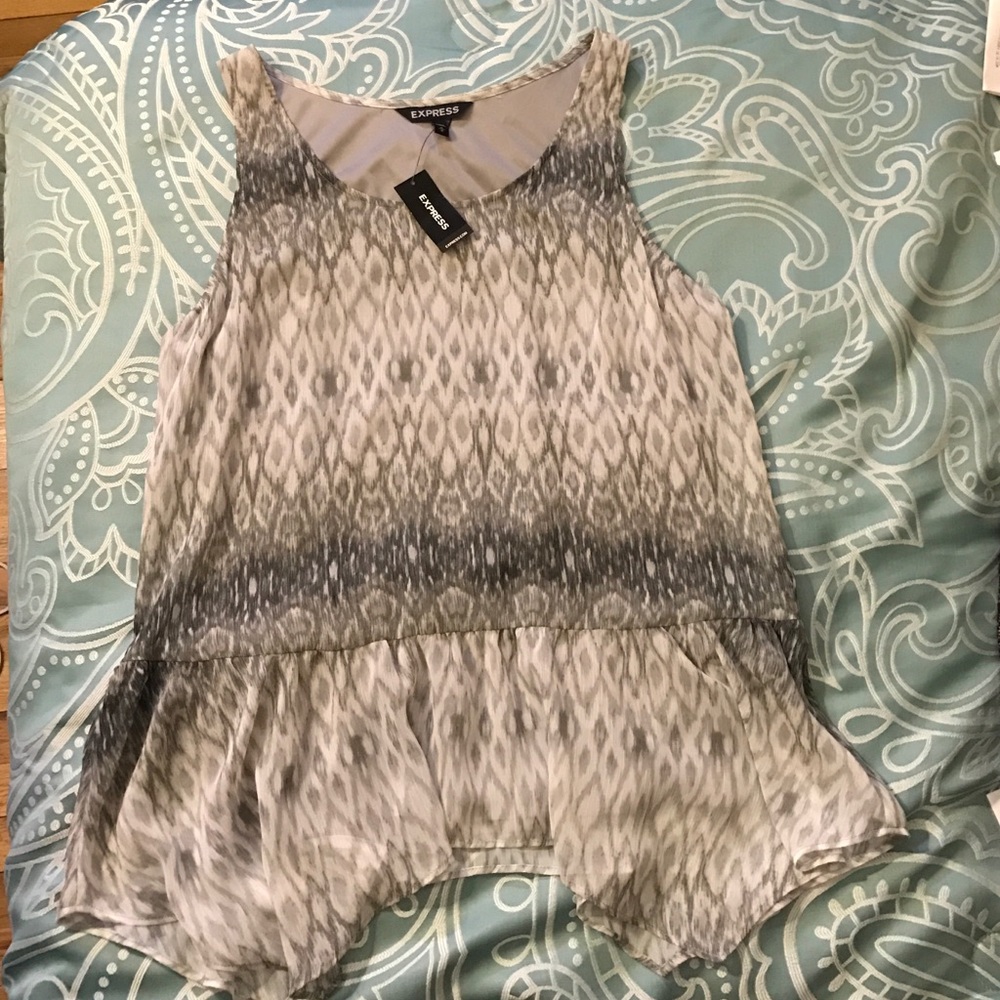 Printed chiffon sleeve less top.  New w tag.