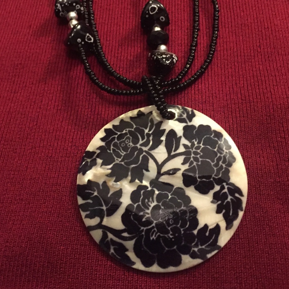 Black Beaded Shell Designed Floral Necklace