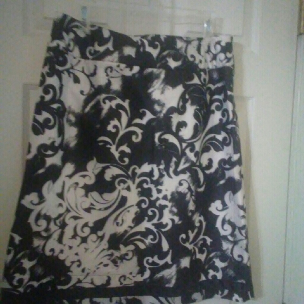 Black & White East 5th Skirt