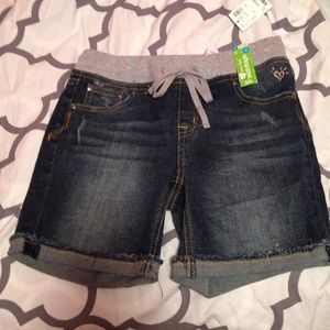 mid thigh low rise shorts.