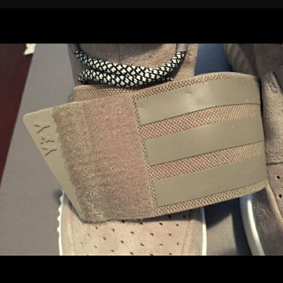 Yeezy 750 cool grey. main image 3