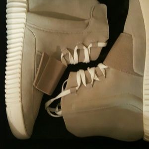 Yeezy 750 cool grey.