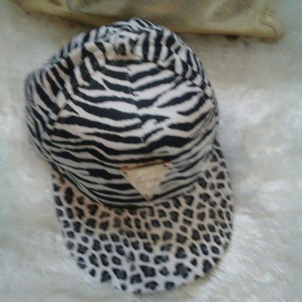 Zipper Print Hat