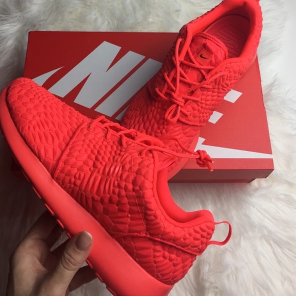 NWT Nike roshe crystal - Picture 2 of 6