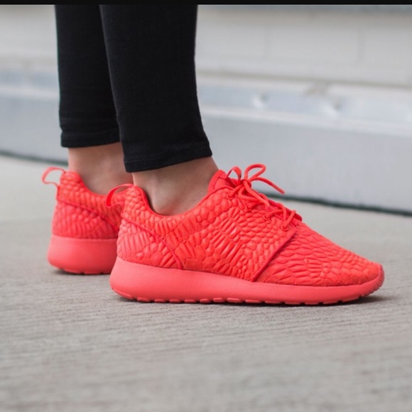 NWT Nike roshe crystal - Picture 3 of 6
