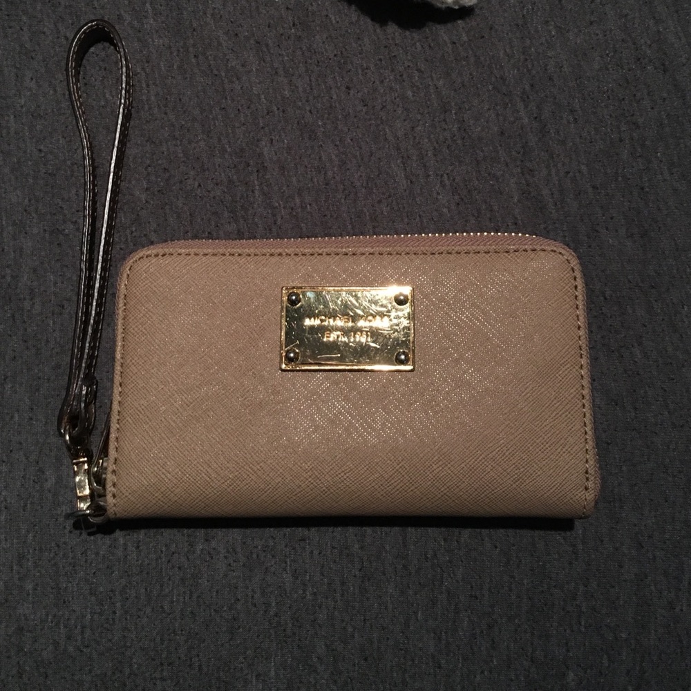 Michael Kors wristlet