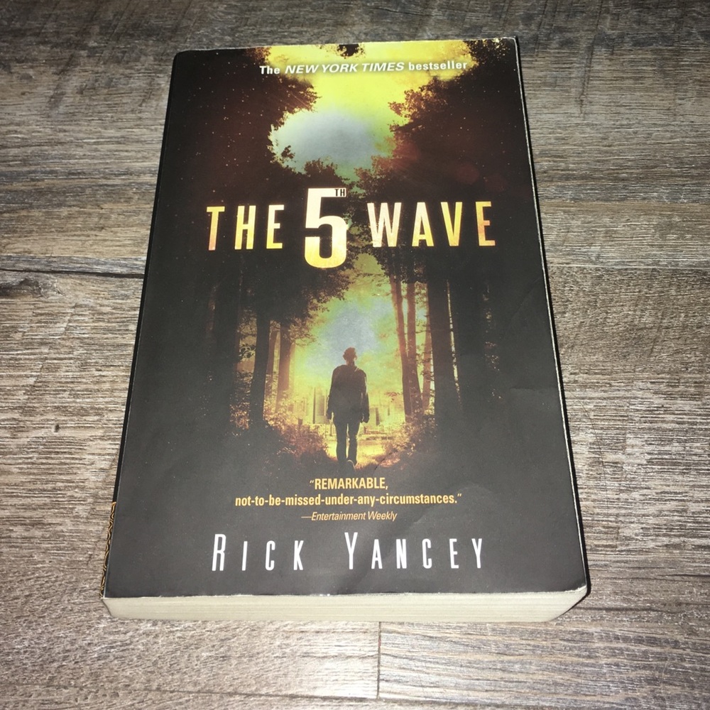 The 5th wave book by Rick Yancey