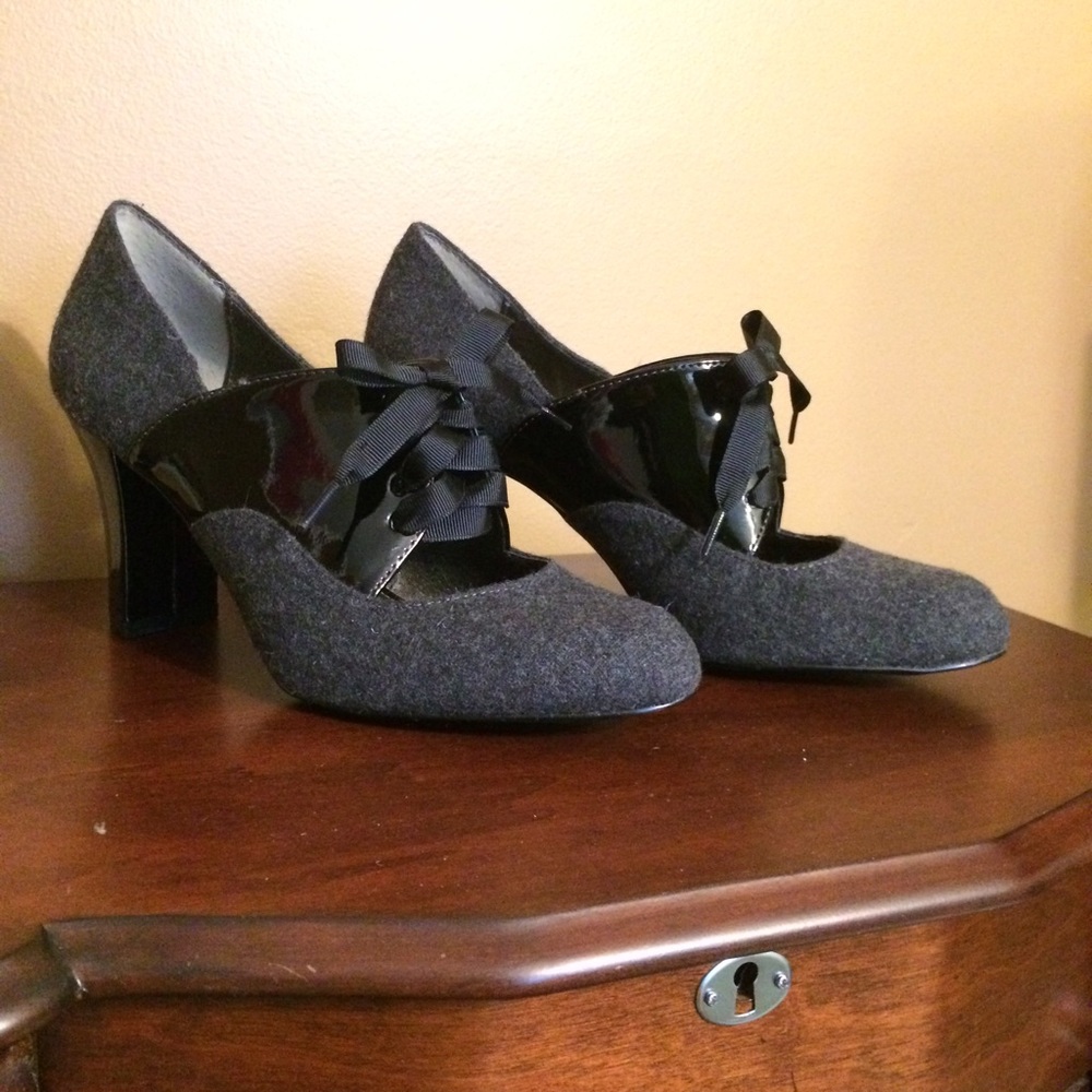 Liz Claiborne grey & black chunky heels, size 6.5