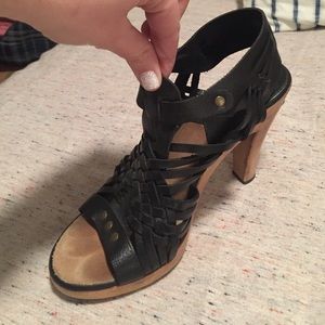 MICHAEL KORS black leather sandal wooden heels!