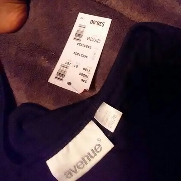 Ruffle tank. Avenue - Picture 3 of 4