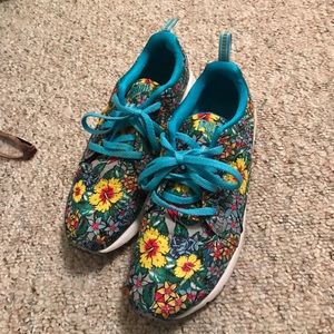 Floral pumas