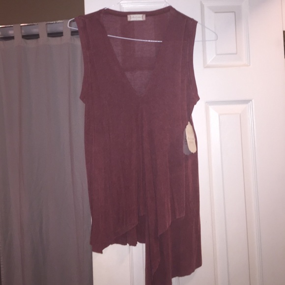 Beautiful sleeveless shirt - Picture 1 of 3