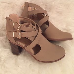 🔥Style deal 🔥Taupe Cutout Heeled Booties NWOT