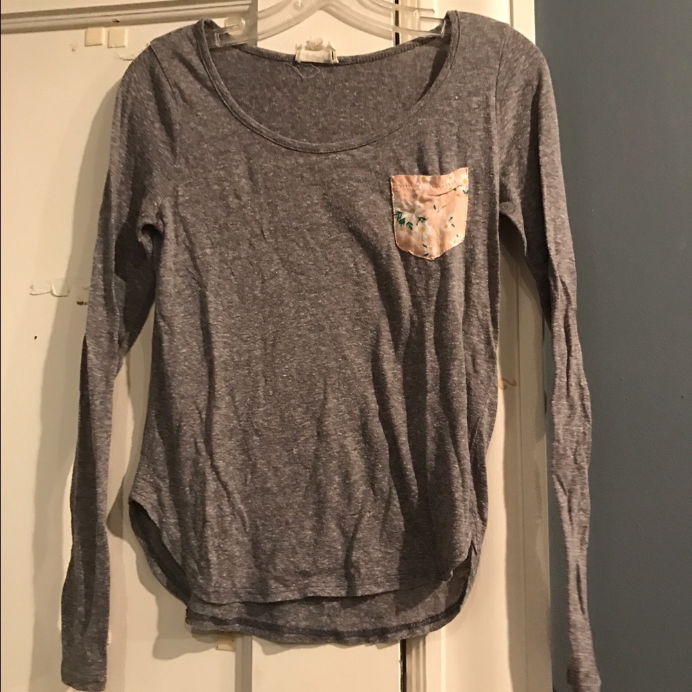 PacSun- Grey long sleeve with patterned frocket