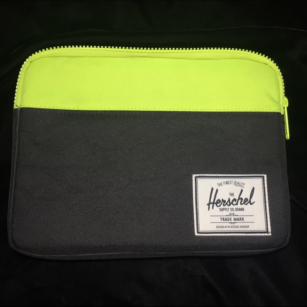 Herschel Supply Co iPad / tablet Case Holder NWOT