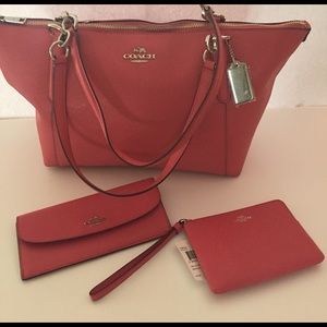 🆕Coach Pink Ava & Matching Wallet + Wristlet