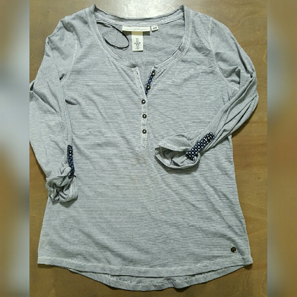 Striped cuffed sleeve top!