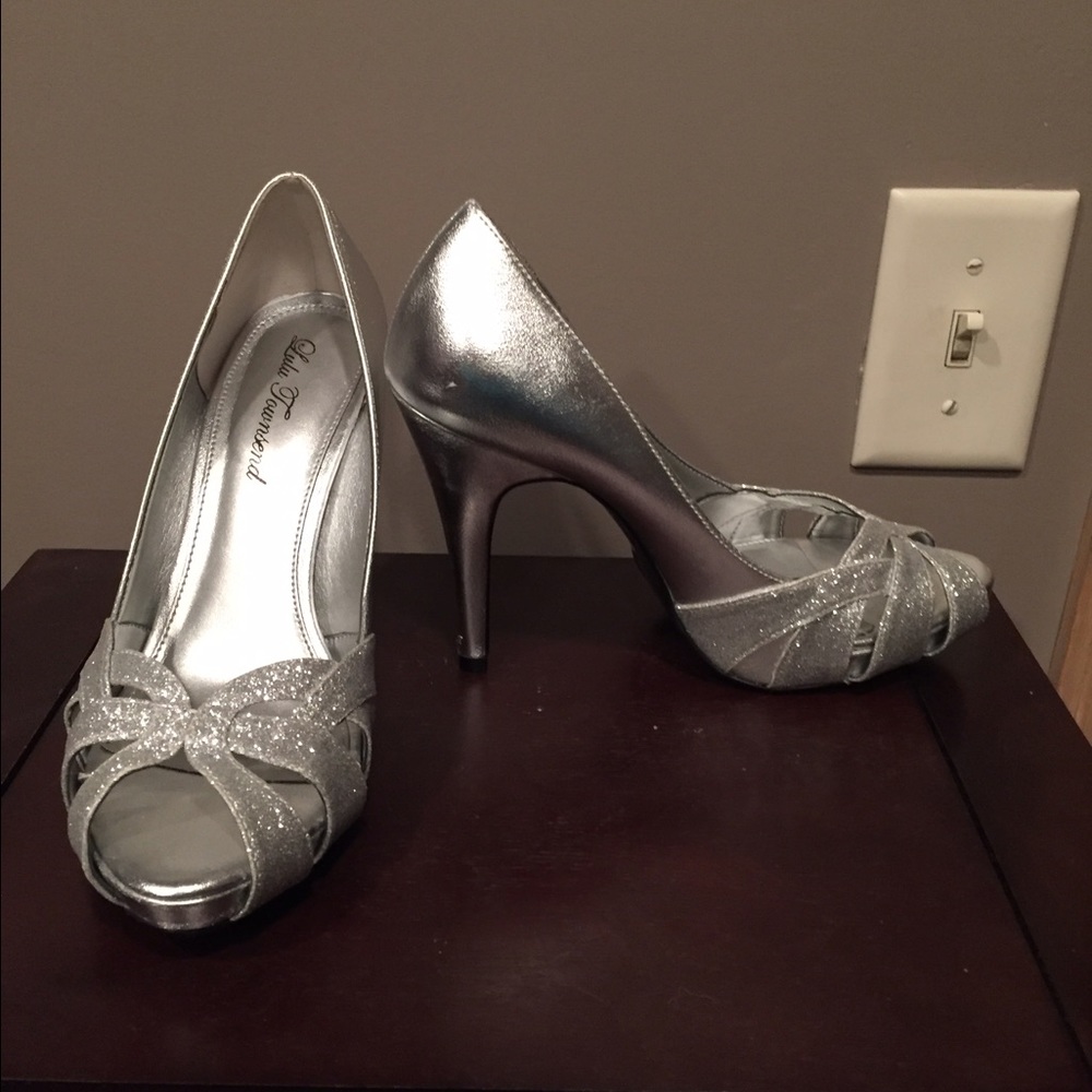 Lulu Townsend silver heels