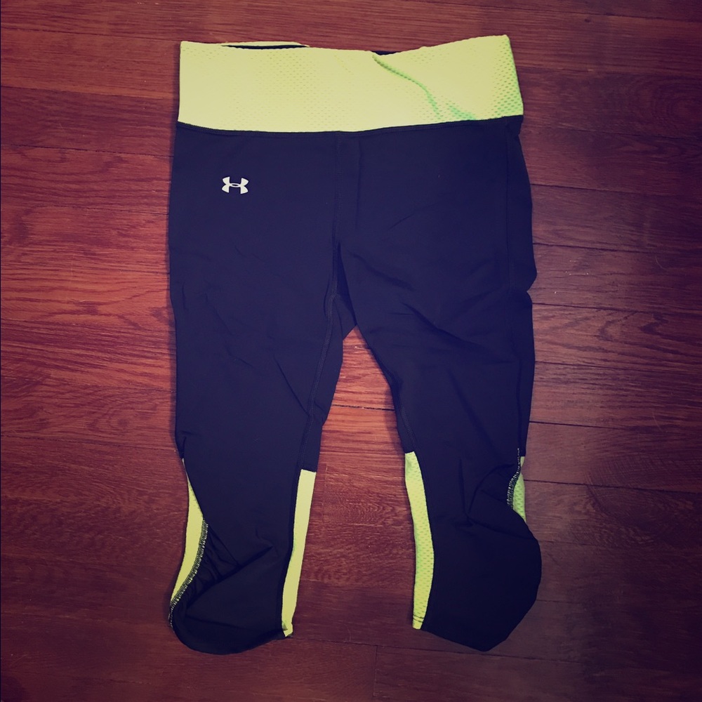 Under Armour cropped pants, size small.