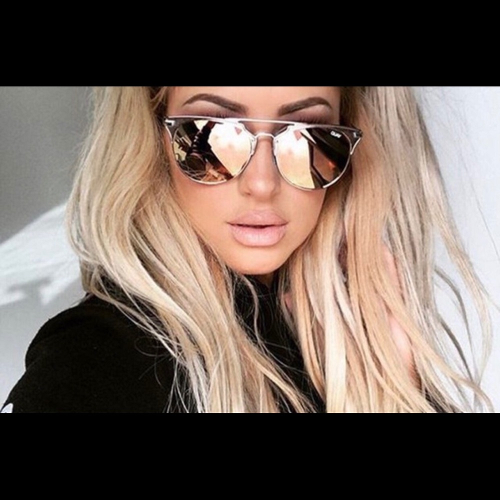 Women's mirrored sunglasses