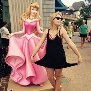 Meet your Posher, Aurora