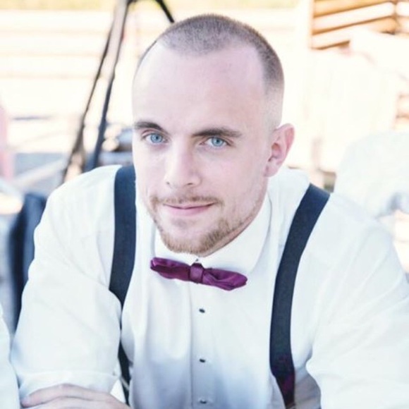 Meet your Posher, Derrick - Picture 2 of 2