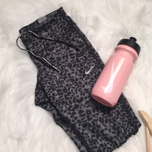 Nike Pants - 💖 Leopard print Nike Epic Run tight fit