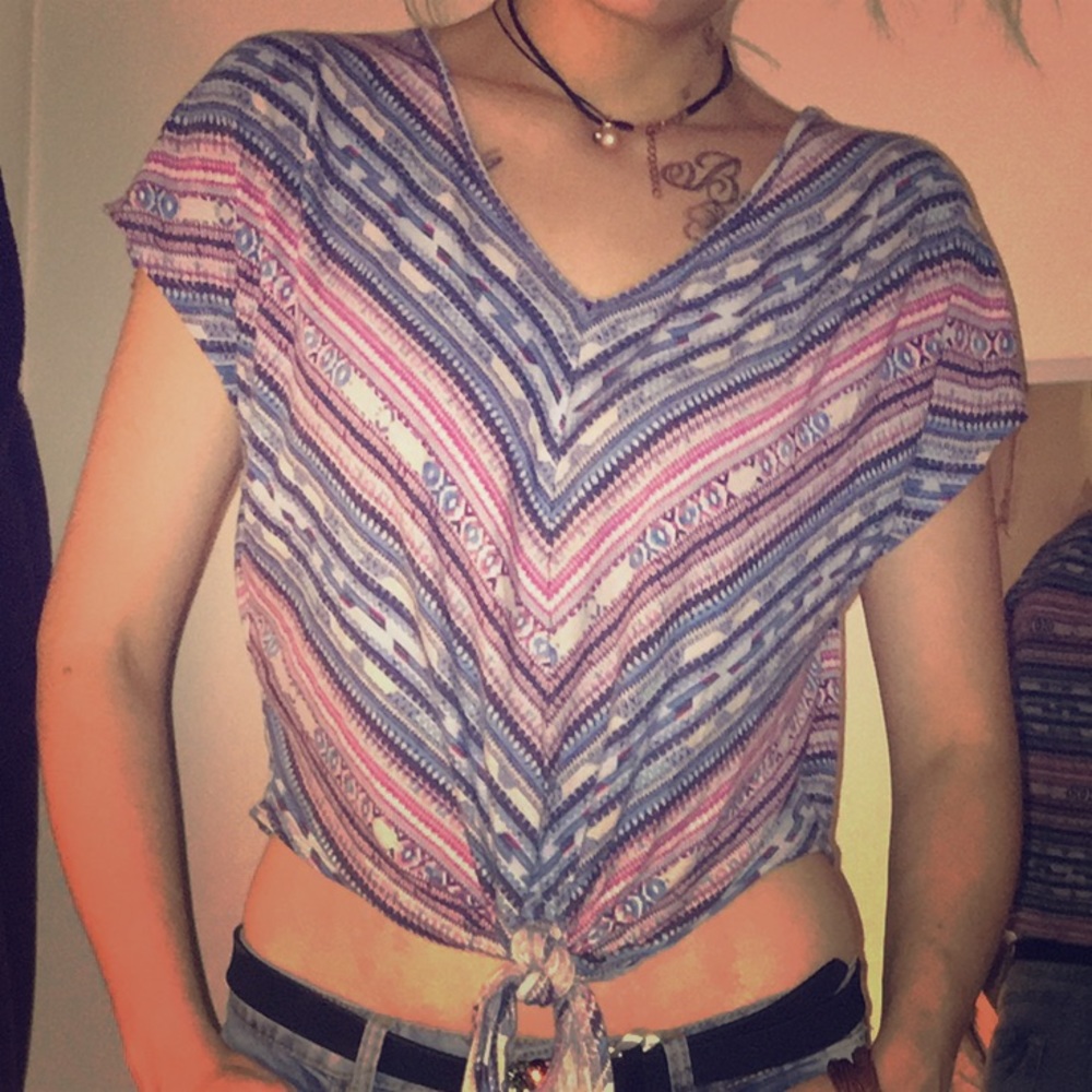 Cute reverseable knot tie crop