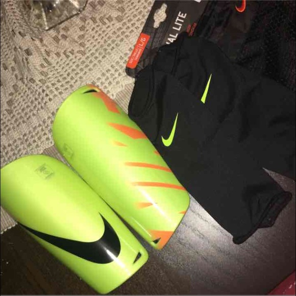 ⚽️Nike Shinguards - Picture 3 of 4