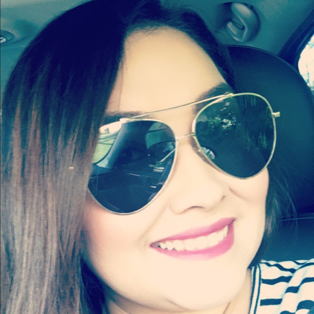 Meet your Posher, Dominique