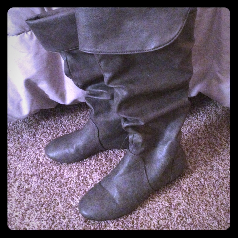 Grey women's boots!