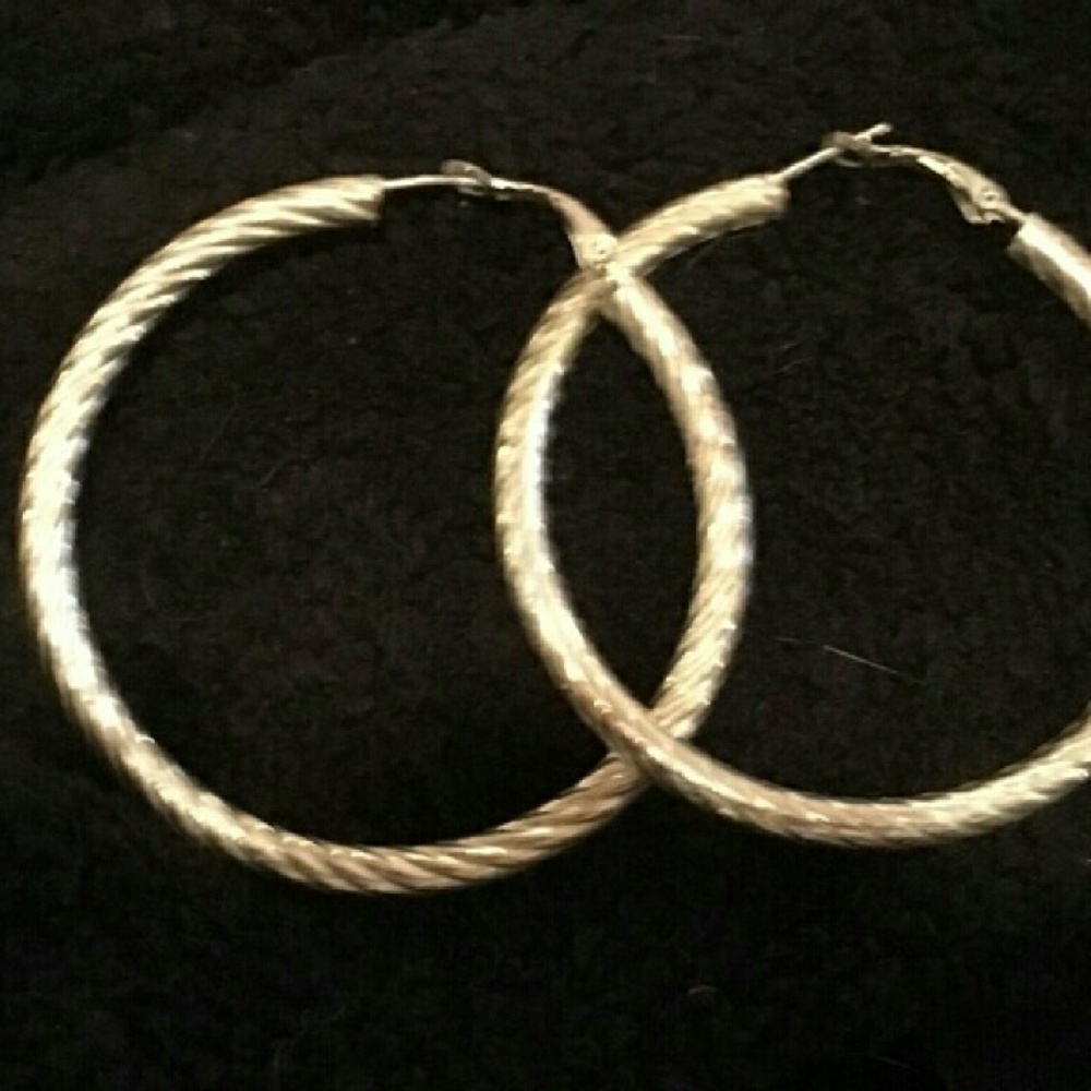 Earrings - Picture 4 of 4