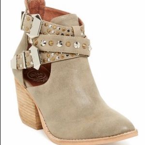 Jeffrey Campbell 8.5 gray short boots