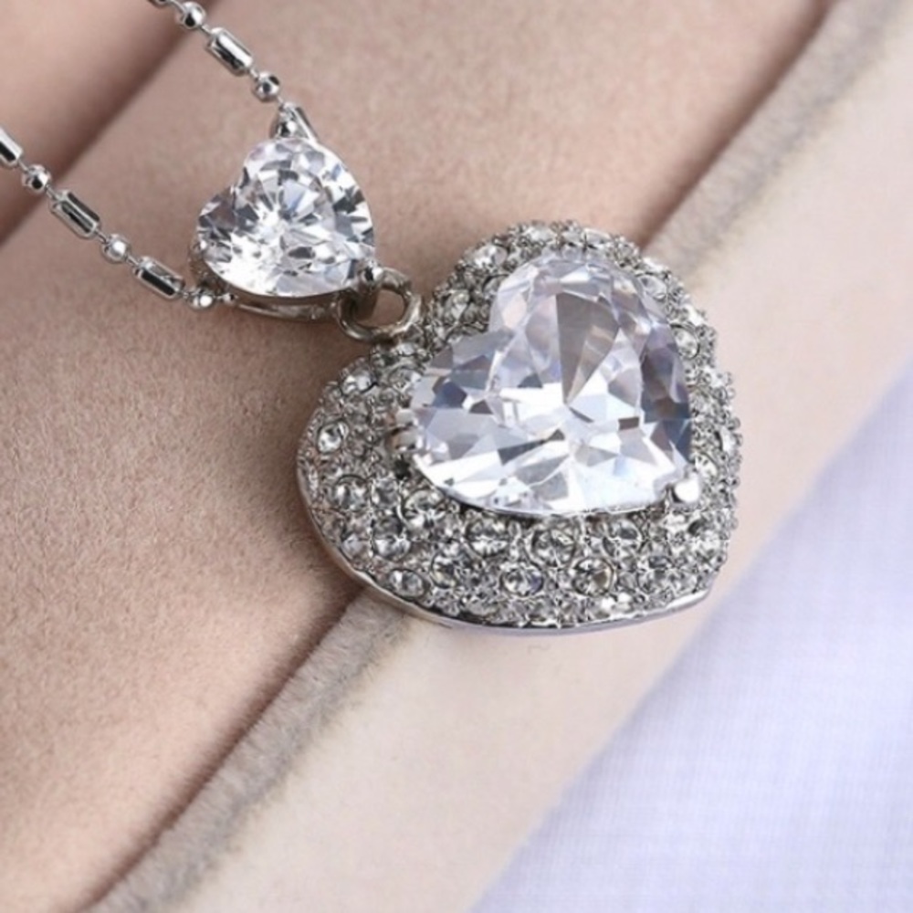 💕Restocked💕 Rhinestone Heart Necklace