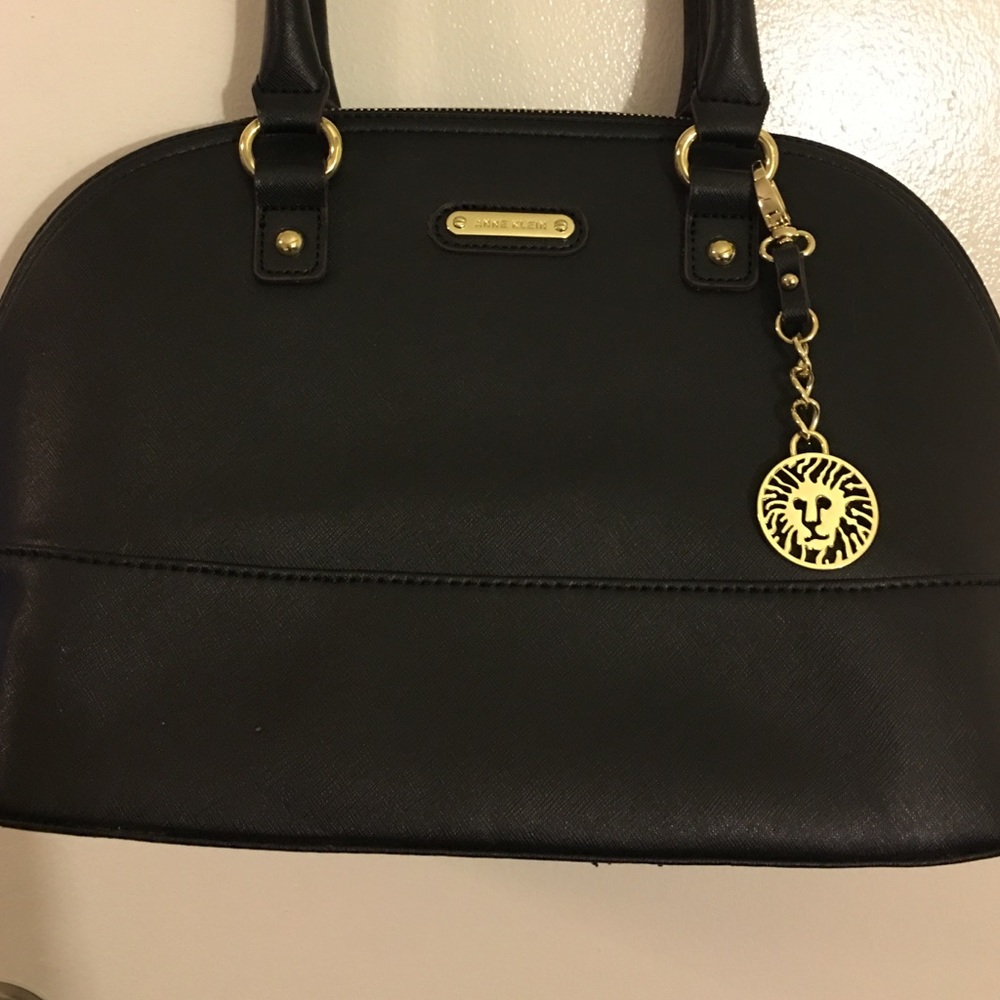 Beautiful black Anne Klein handbag💕