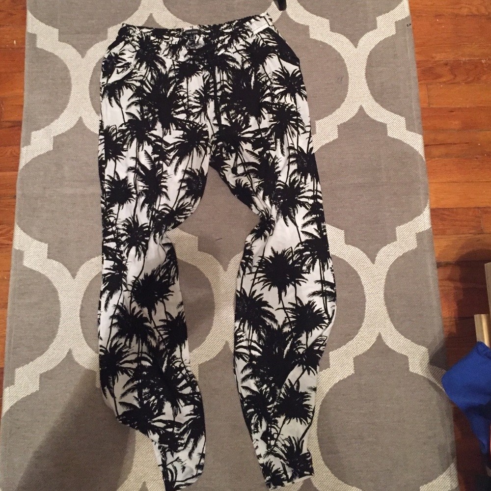 Lightweight loosefitting pants