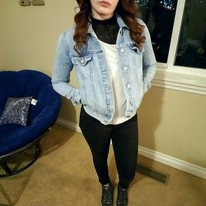 GAP - Light Wash Denim Jacket