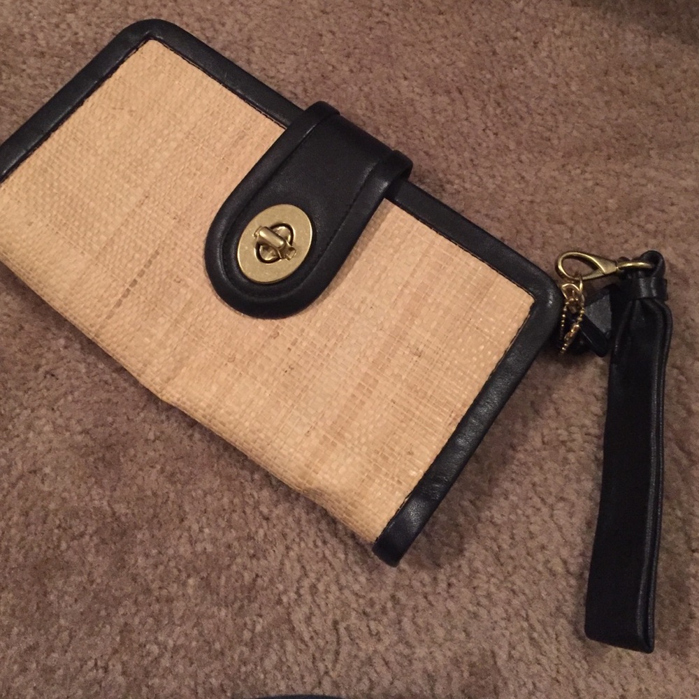 Coach - Cute summer clutch/wristlet!